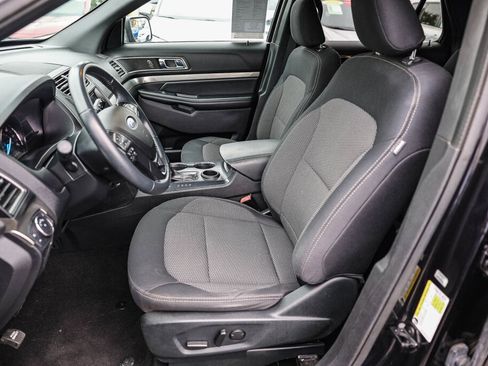 Used 2019 Ford Explorer XLT w/ Equipment Group 201A FWD image 11