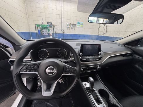Used 2025 Nissan Altima 2.5 SV FWD image 30