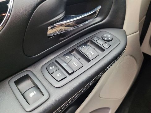 Used 2019 Dodge Grand Caravan SXT image 27