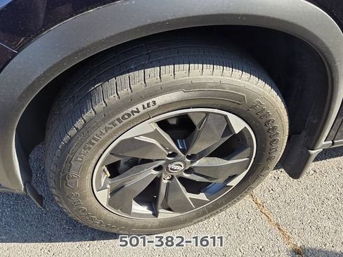 Used 2024 Nissan Rogue SV FWD image 8