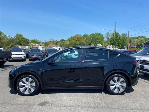 Used 2024 Tesla Model Y Long Range RWD image 2