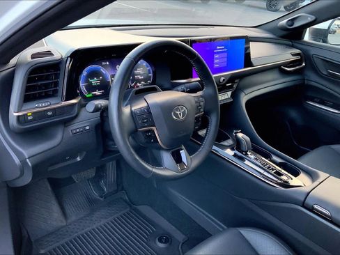 Used 2024 Toyota Crown Limited image 17