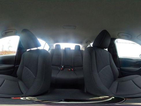 Used 2025 Toyota Corolla LE image 42