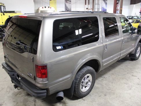 Used 2004 Ford Excursion Limited image 19