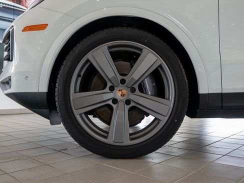 New 2025 Porsche Cayenne AWD/4WD image 12