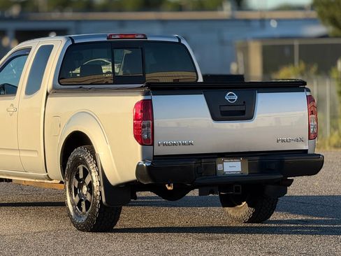 Used 2010 Nissan Frontier PRO-4X AWD/4WD image 16