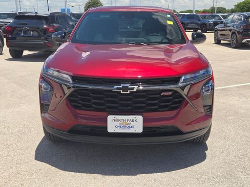 Used 2024 Chevrolet Trax RS w/ Sunroof Package FWD image 8