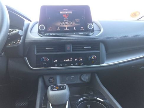 Used 2024 Nissan Rogue SV FWD image 15