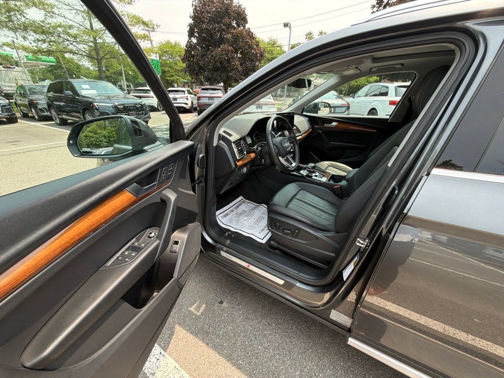 Used 2023 Audi Q5 2.0T Premium w/ Convenience Package AWD/4WD image 11