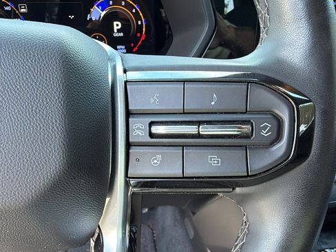 Used 2025 Chevrolet Colorado Trail Boss AWD/4WD image 27