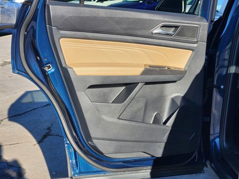 Used 2022 Volkswagen Atlas Cross Sport SE image 12