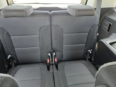 Used 2022 GMC Acadia SLE w/ Driver Convenience Package FWD image 19