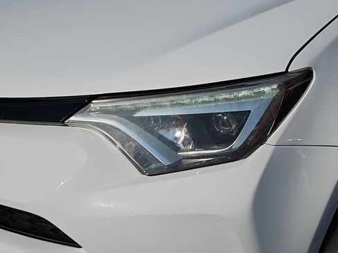 Used 2017 Toyota RAV4 SE AWD/4WD image 28