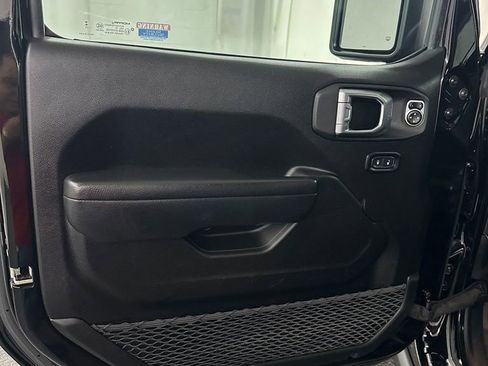 Used 2023 Jeep Wrangler Unlimited Rubicon 4xe w/ Cold Weather Group AWD/4WD image 8