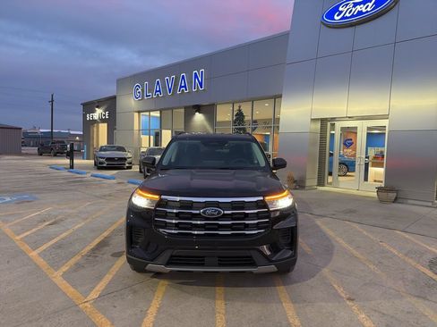 New 2026 Ford Explorer Active AWD/4WD image 2
