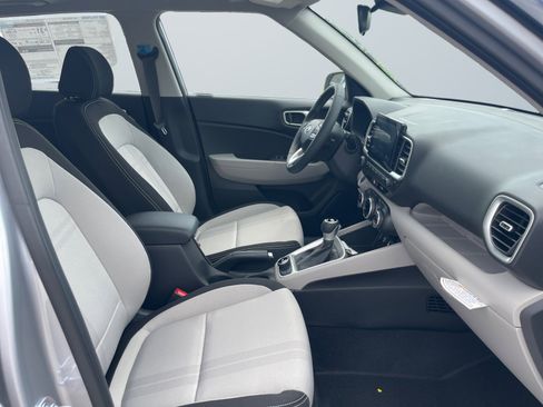 New 2025 Hyundai Venue SEL image 17