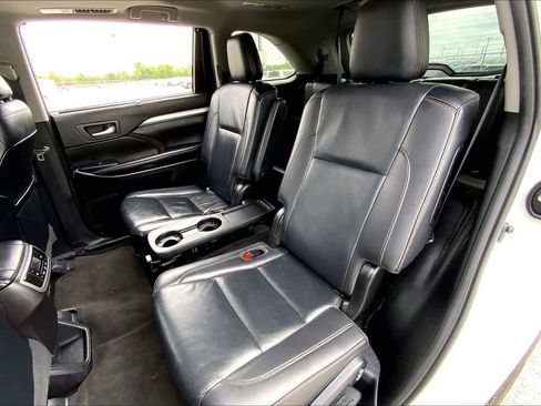 Used 2019 Toyota Highlander XLE FWD image 20