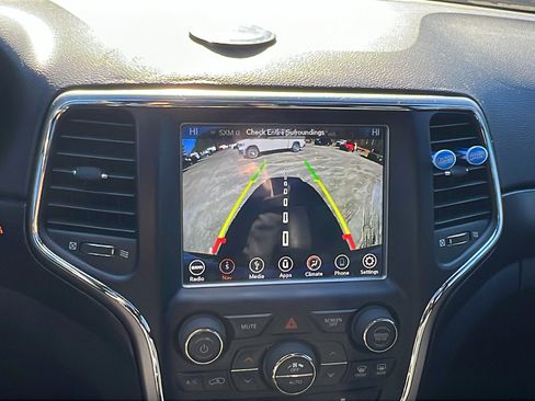 Used 2018 Jeep Grand Cherokee Altitude image 36