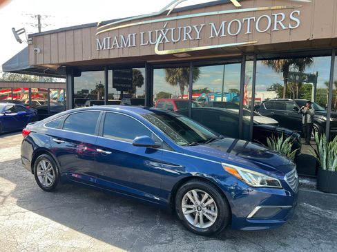 Used 2015 Hyundai Sonata SE w/ Option Group 09 FWD image 2