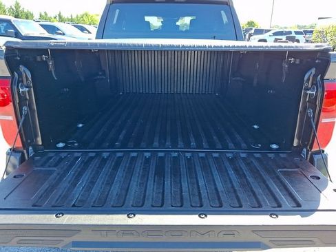 Certified 2025 Toyota Tacoma SR5 AWD/4WD image 28