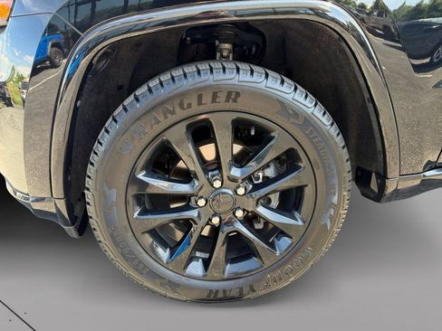 Used 2020 Jeep Grand Cherokee Altitude AWD/4WD image 9