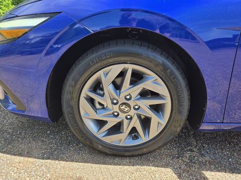 Used 2024 Hyundai Elantra SEL FWD image 24