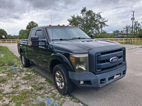 Used 2015 Ford F250 XL w/ Power Equipment Group RWD image 4