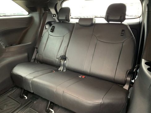 Used 2025 Toyota Sienna Platinum image 19
