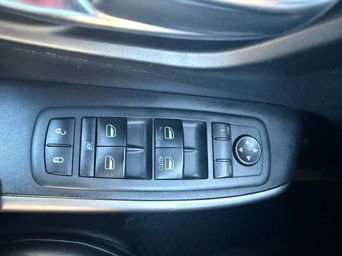 Used 2019 Jeep Cherokee Latitude Plus w/ Cold Weather Group AWD/4WD image 25
