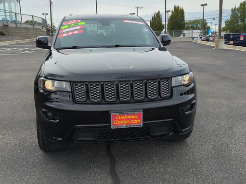 Used 2022 Jeep Grand Cherokee Laredo X image 2
