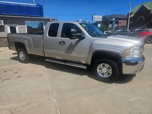 Used 2007 Chevrolet Silverado 2500 LT w/ Suspension Package, Off-Road AWD/4WD image 3