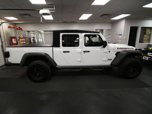 Used 2024 Jeep Gladiator Mojave w/ Technology Group AWD/4WD image 9