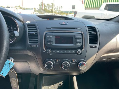 Used 2017 Kia Forte LX image 17