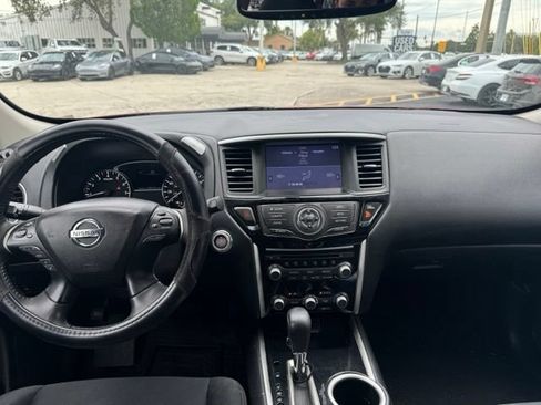 Used 2019 Nissan Pathfinder SV FWD image 9