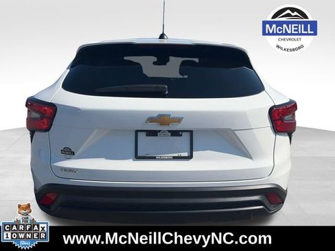 Used 2024 Chevrolet Trax LS FWD image 7