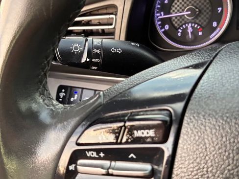 Used 2020 Hyundai Elantra Limited FWD image 29