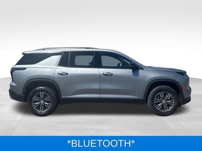 Used 2025 Chevrolet Traverse LT