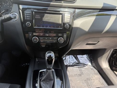 Used 2020 Nissan Rogue Sport SV w/ All-Weather Package AWD/4WD image 11