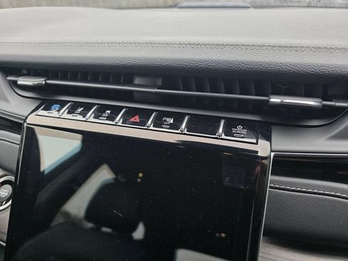 Used 2024 Jeep Grand Cherokee Limited 4xe AWD/4WD image 12