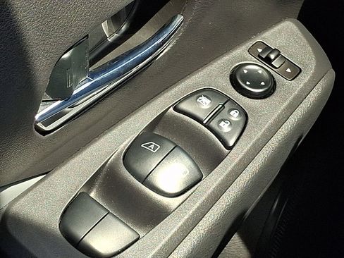 Used 2023 Nissan Kicks SR w/ SR Premium Package FWD image 28