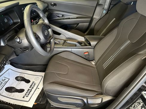 Used 2025 Hyundai Elantra Sport FWD image 20