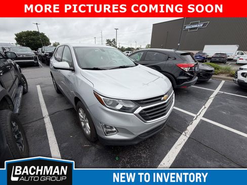 Used 2018 Chevrolet Equinox LT FWD image 2