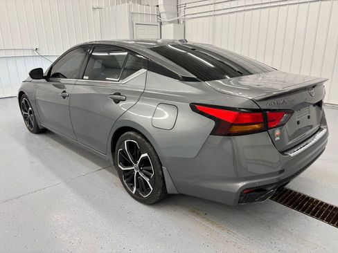 Used 2023 Nissan Altima 2.5 SR w/ SR Premium Package image 4