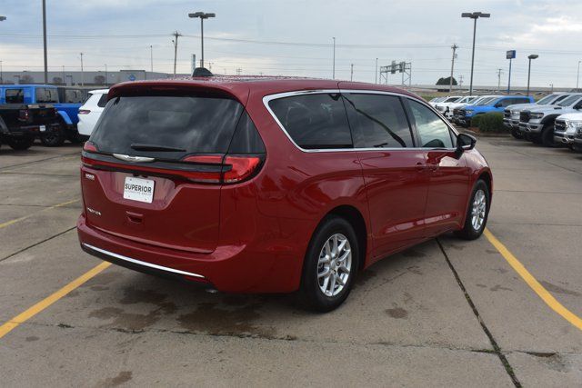 New 2026 Chrysler Pacifica Select FWD image 5