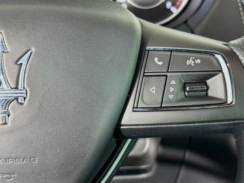 Used 2021 Maserati Levante image 14