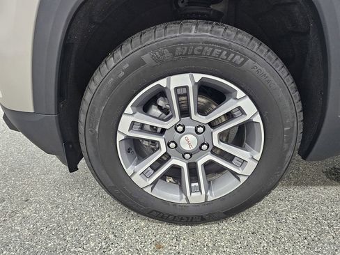 Used 2025 GMC Terrain Elevation w/ Elevation Premium Package image 8