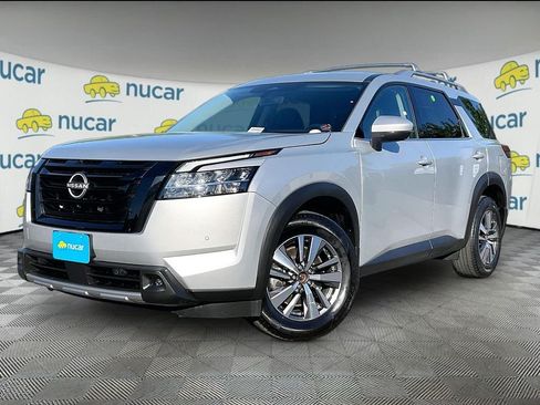 Used 2023 Nissan Pathfinder SL w/ Black Appearance Package AWD/4WD image 3