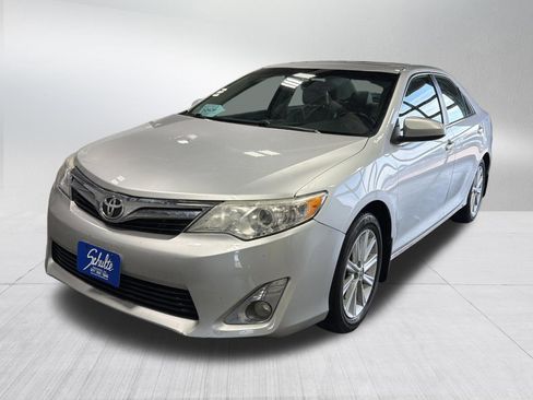 Used 2013 Toyota Camry XLE FWD image 3