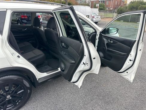 Used 2017 Nissan Rogue SV AWD/4WD image 22