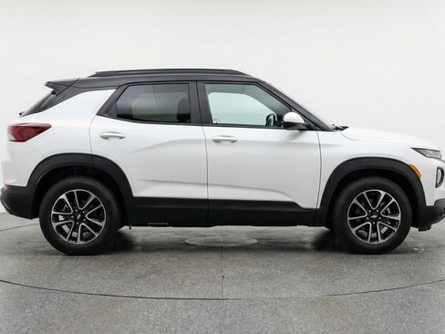 Used 2025 Chevrolet TrailBlazer LT FWD image 11